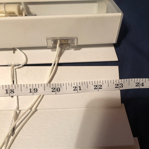 Heavy duty/quality white mini blind - Picture 16 of 16